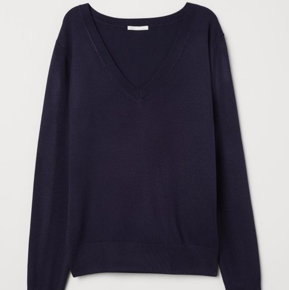 🔴SOLD🔴H&M V-Neck Long Sleeve 🐇 - Picture 3 of 4